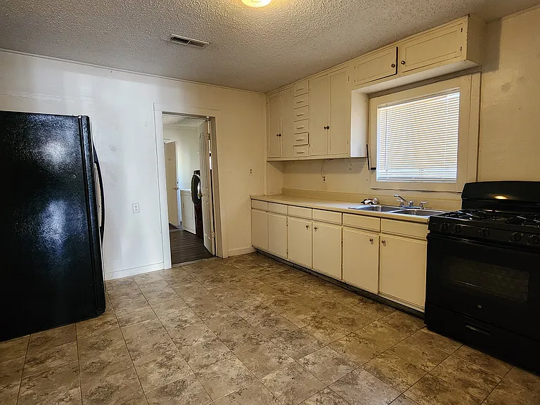 418 S Wc Riles St — Photo 5