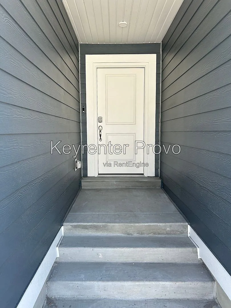 3 bed, 2.5 bath, 1555 sqft, $2,000 — Photo 3