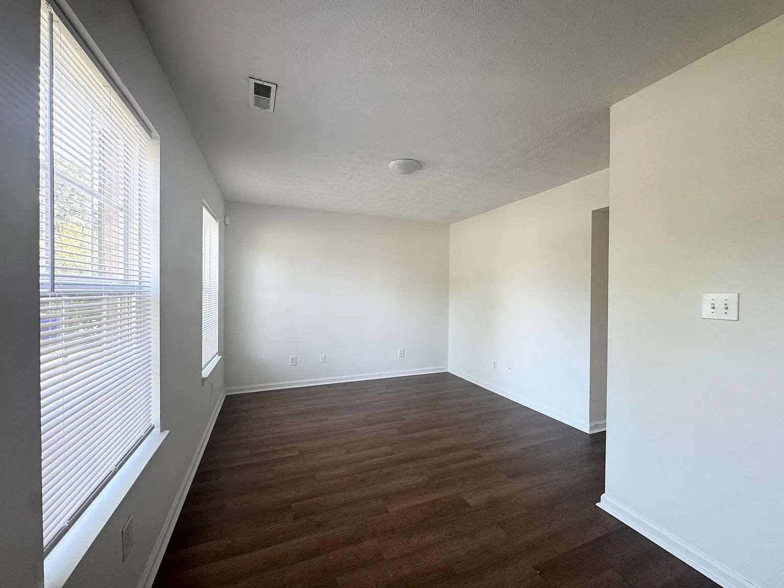 3 bed, 2.5 bath, 1225 sqft, $1,550 — Photo 4