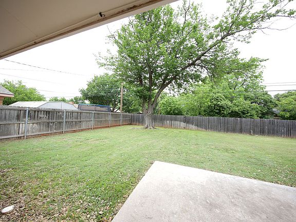 5th image of 3918 Brook Hollow Dr
