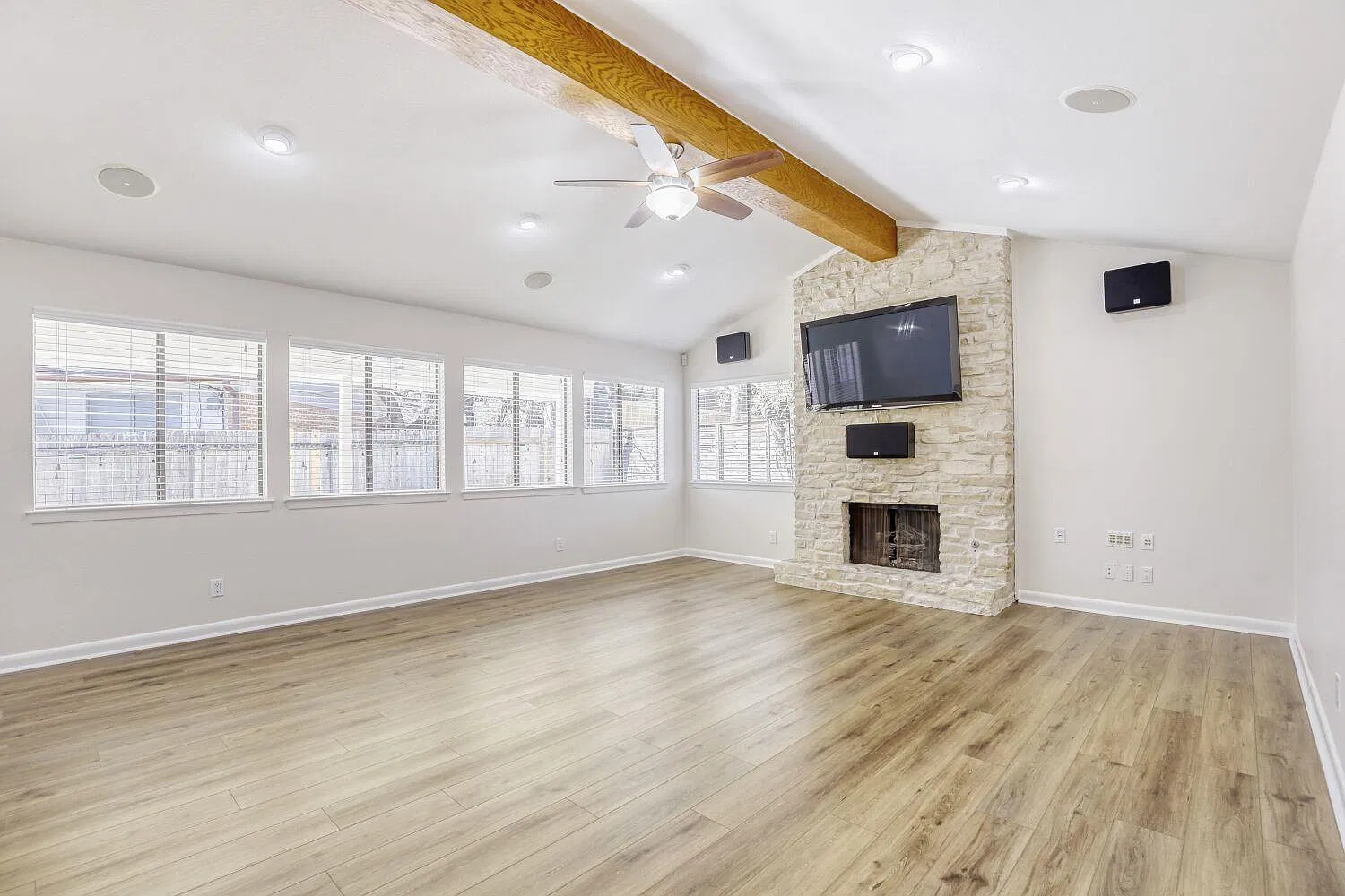 3 bed, 2.0 bath, 1643 sqft, $3,850 — Photo 4