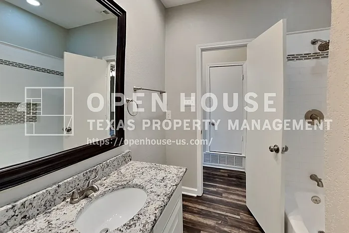 10101 Stoneleigh Dr — Photo 18