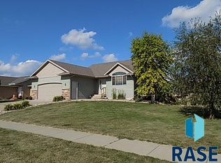 612 S Raven Ave, Harrisburg, SD 57032
