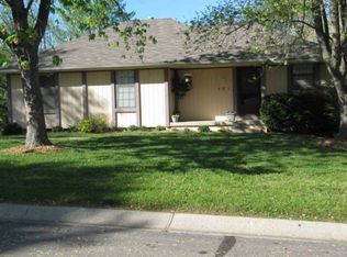 401 SW Stonewood Ct, Blue Springs, MO 64014