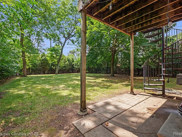 215 Woodsboro Dr — Photo 21