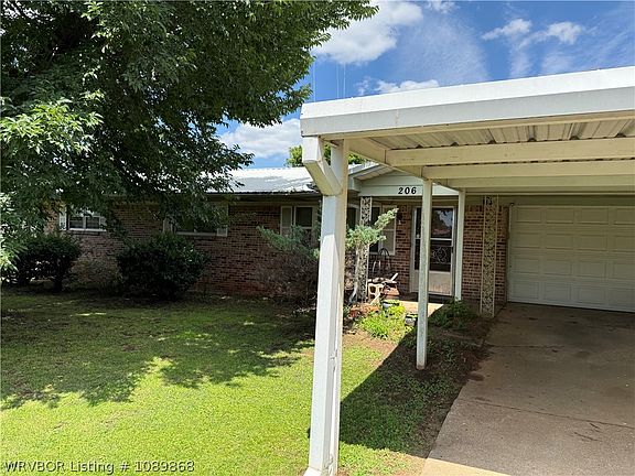 5th image of 206 Maple Dr