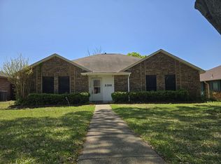 2126 Woodglen Dr, Garland, TX 75040