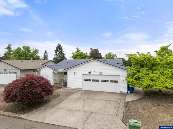 810 S Columbia Dr, Woodburn, OR 97071