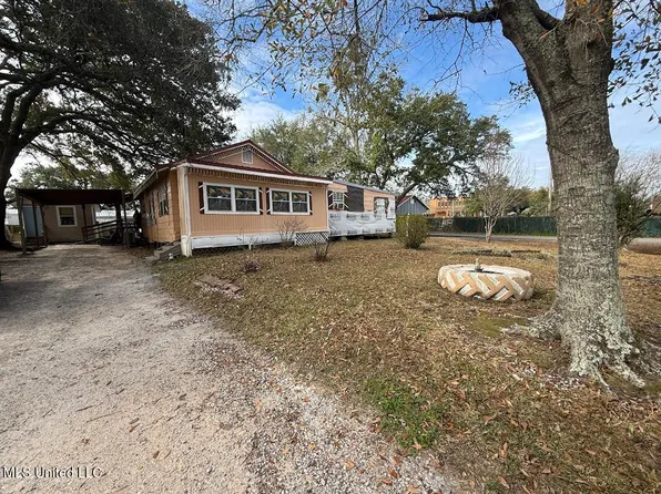 544 Demontluzin Ave, Bay Saint Louis, MS 39520