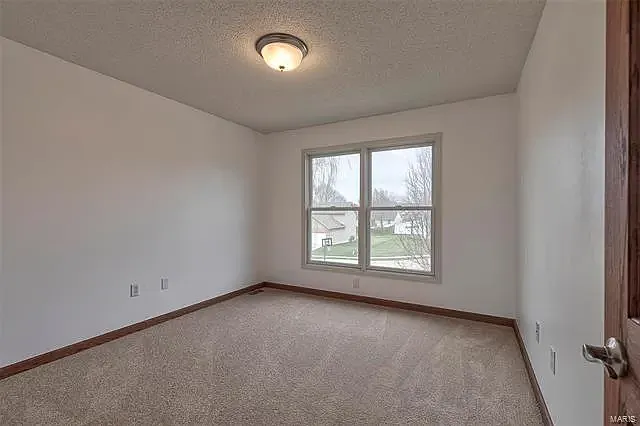 4 bed, 2.5 bath, 2747 sqft, $2,600 — Photo 3