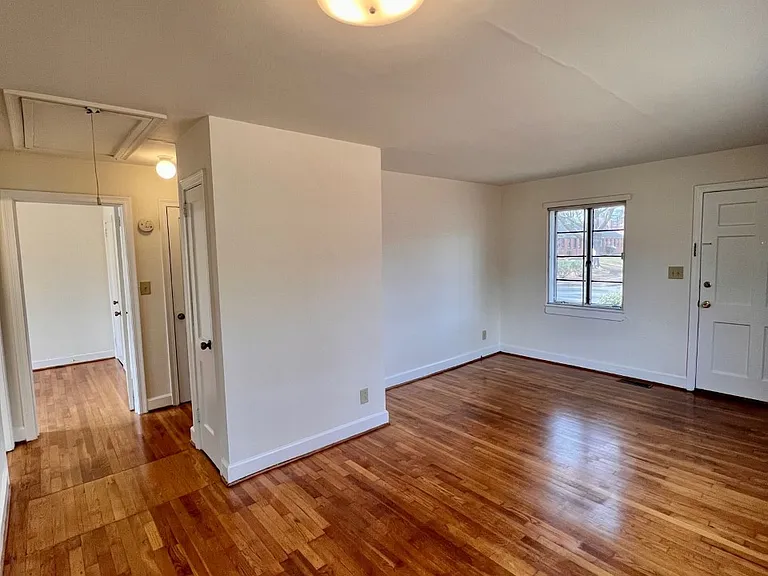 2719 Lawndale Rd — Photo 3