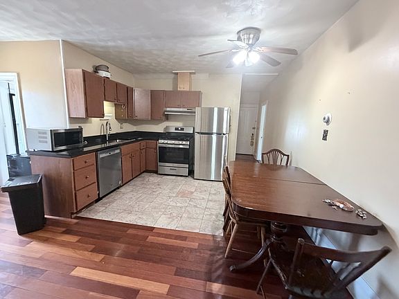 4th image of 61 E Manning St Floor 3
