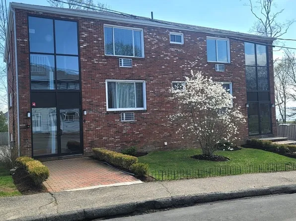 4 Raymond St APT 7, Gloucester, MA 01930