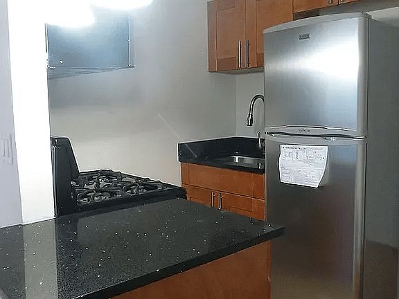 3rd image of 326 E 25th St APT 3A