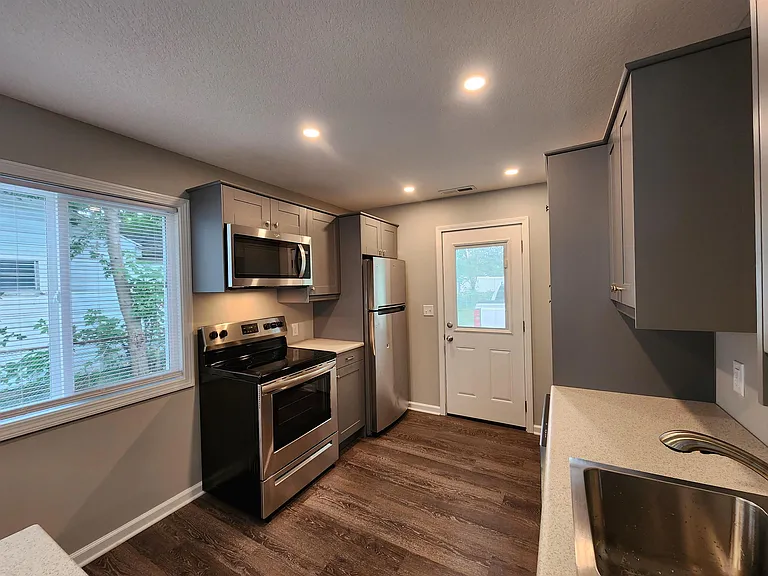424 Nussbaum Ave — Photo 6