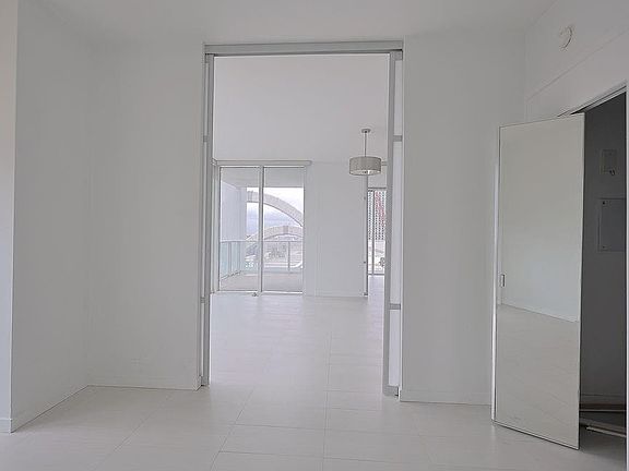 3rd image of 1040 Biscayne Boulevard #1406