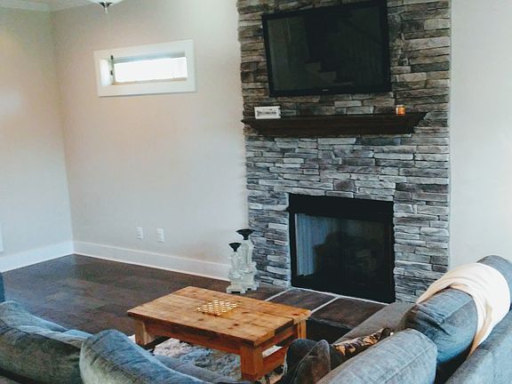 4th image of 1035 Barnhill