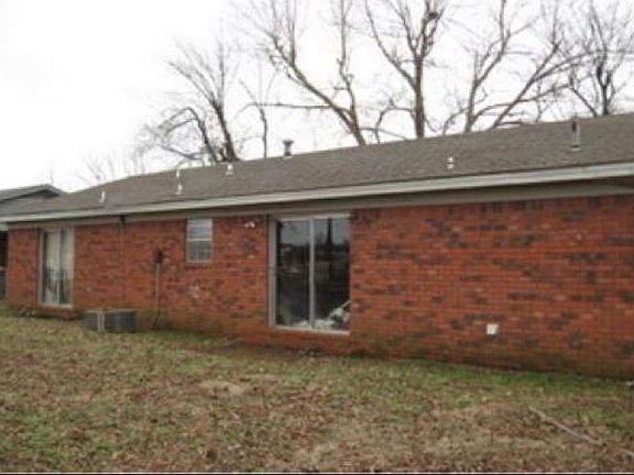 2nd image of 2203 Daugherty St
