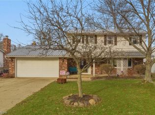 372 Briar Lake Dr, Elyria, OH 44035