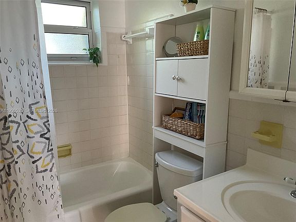 5th image of 22 SE 3rd Ter APT 18