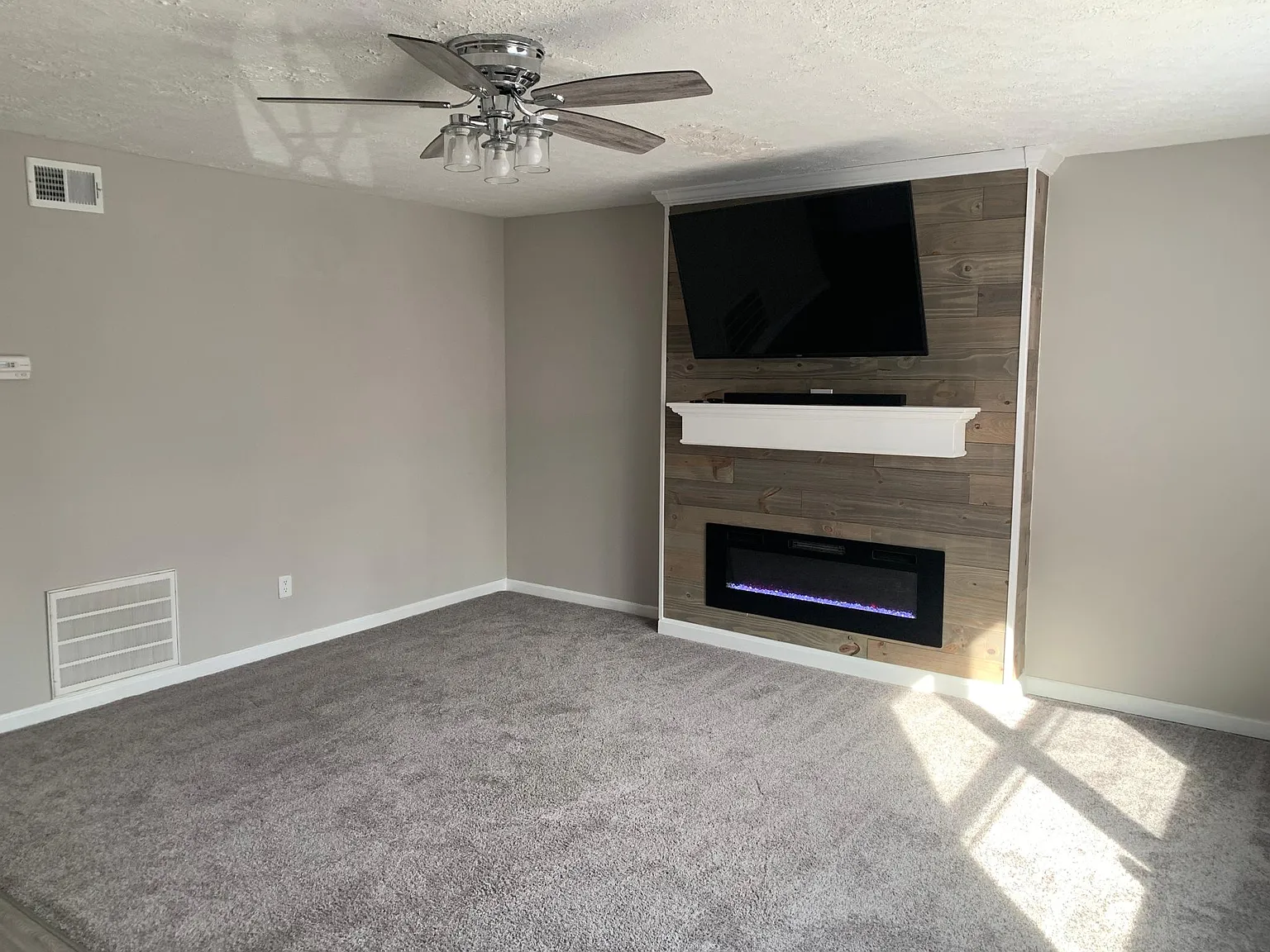 323 Susan Constant Dr — Photo 2