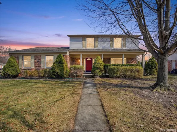 3782 Anvil Dr, Troy, MI 48083