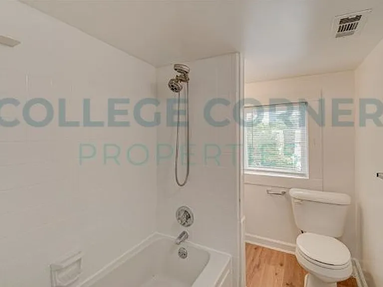 639 S Poplar St #C — Photo 17