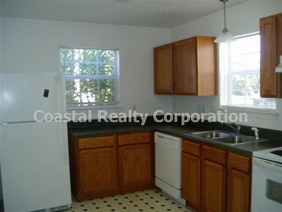 3rd image of 104 Church Ave SE