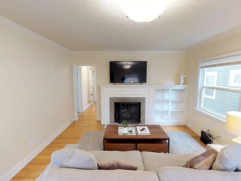 1738 SE 38th Ave — Photo 2