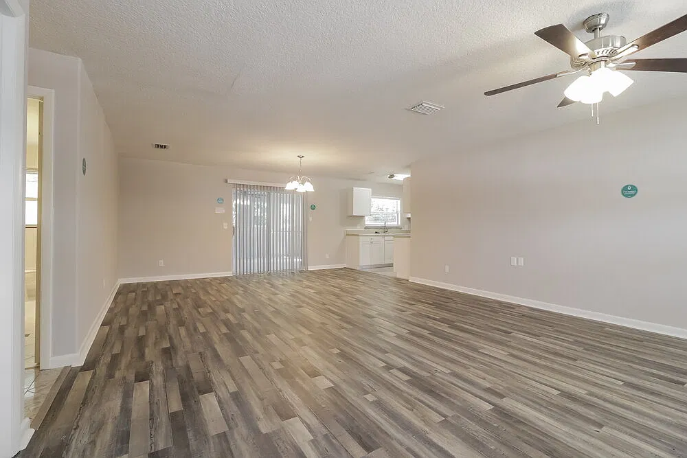 3 bed, 2.0 bath, 1499 sqft, $2,560 — Photo 3