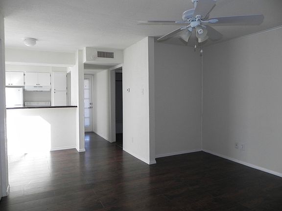 3rd image of 2722 Throckmorton St #S3
