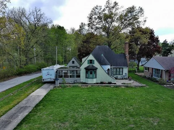 2210 Woodlawn Dr, La Porte, IN 46350