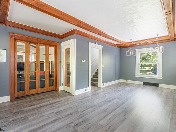 5th image of 212 Bonnie Brae Ave NE