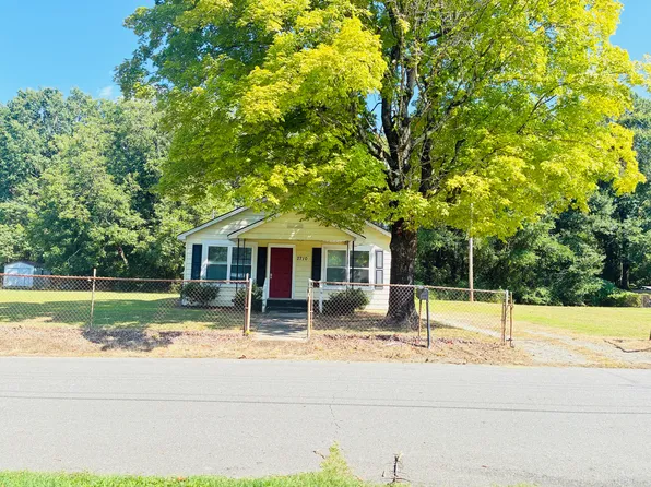 2710 Birchfield Ln, Gastonia, NC 28056