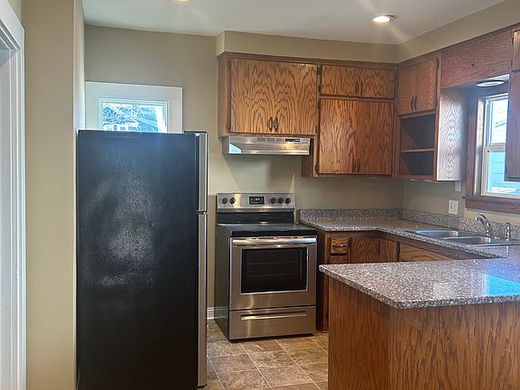 2nd image of 225 15th Ave S
