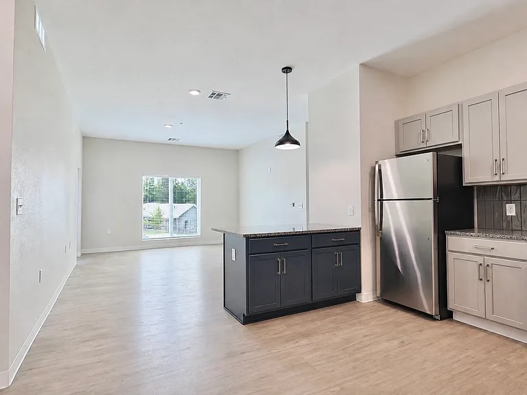 727 Poyntz Ave #207 — Photo 1