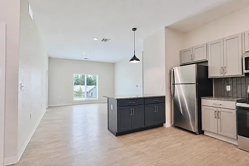 727 Poyntz Ave #203 Photo 1