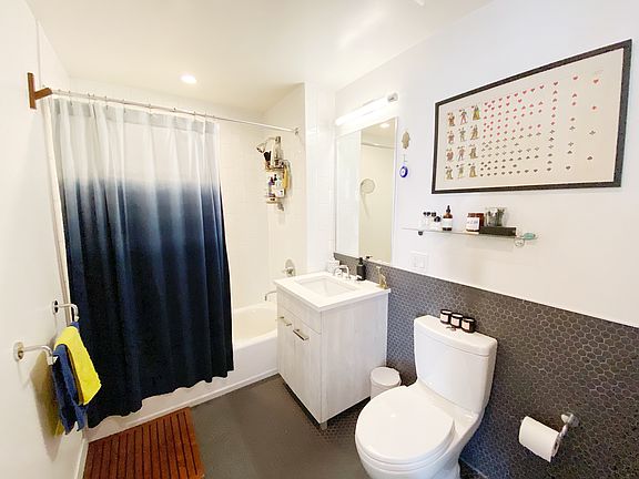 4th image of 267 Pacific St APT 309