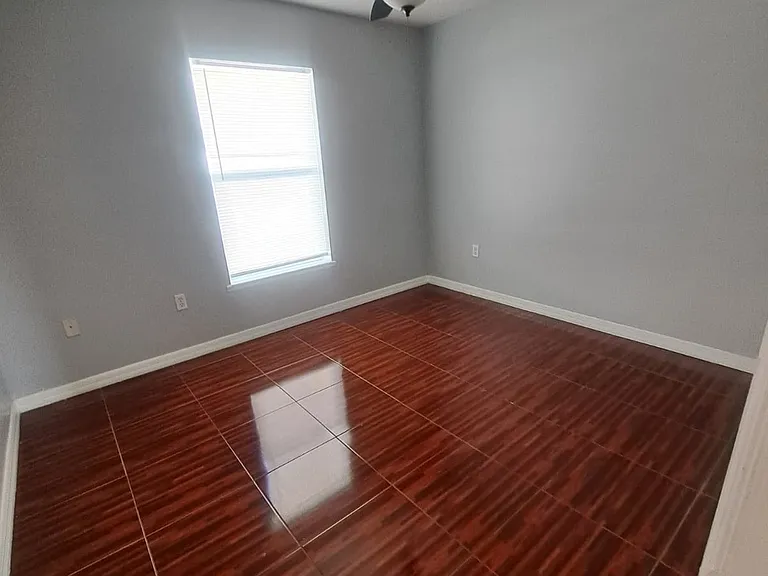 806 Alpine Ct — Photo 11