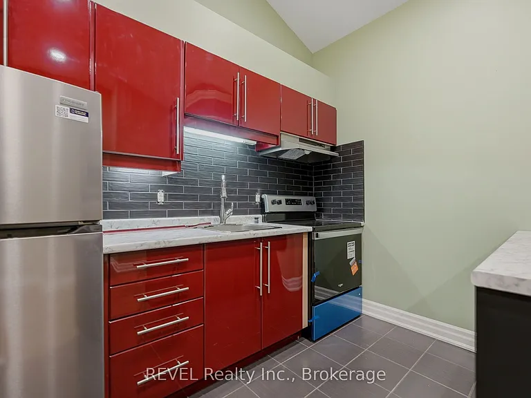 10 Queen St #2 — Photo 9