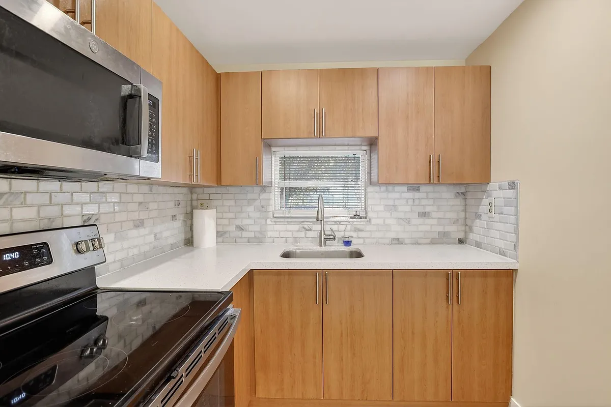 Building Photo - 830 S Hollybrook Dr #204