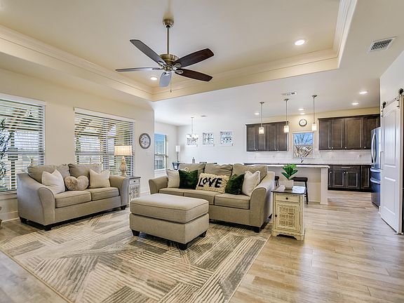 4th image of 407 Spyglass Street