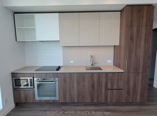 7890 Jane St #2809, Vaughan, ON L4K 4L8