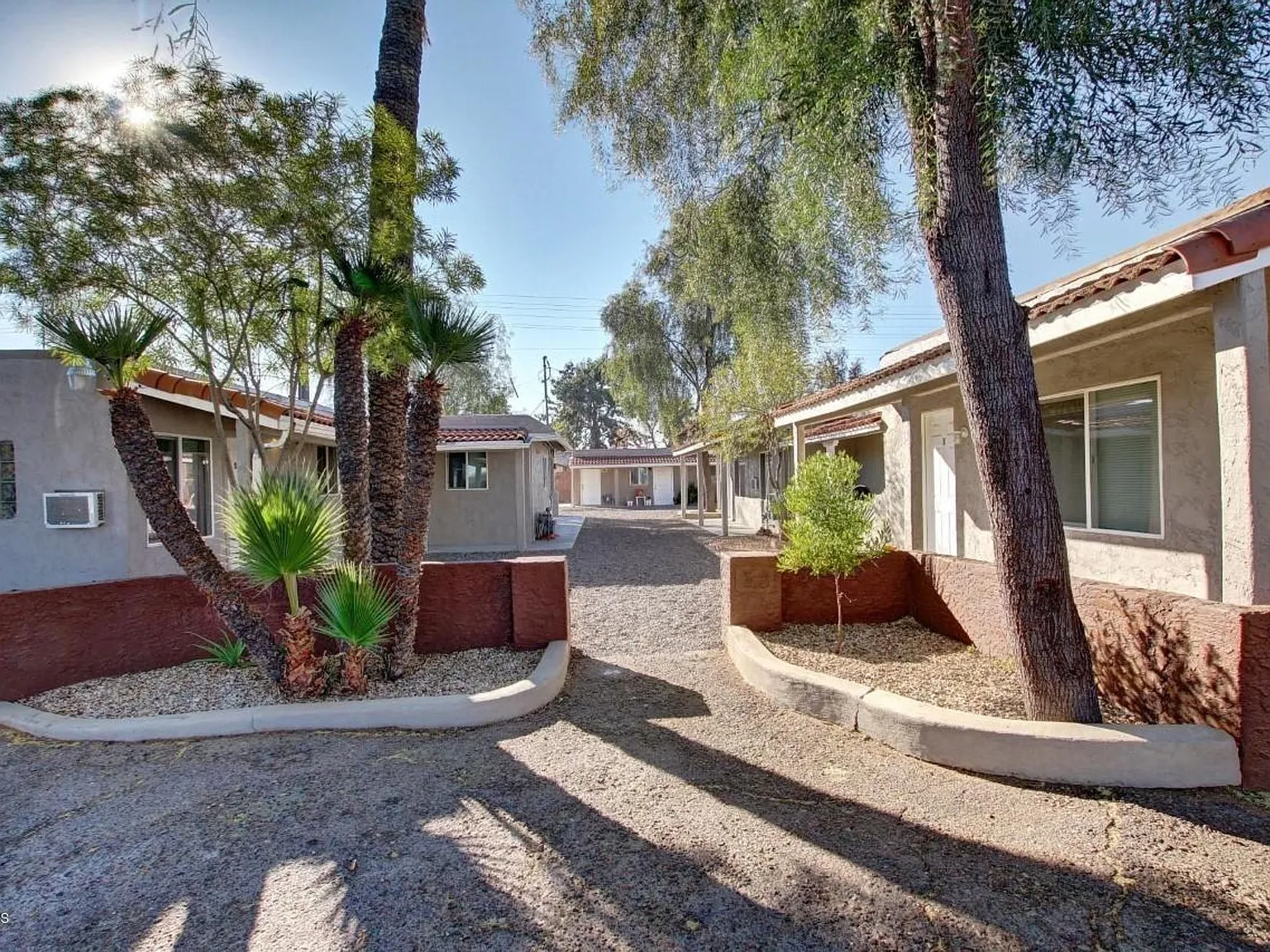 2501 W Belmont Ave — Photo 1