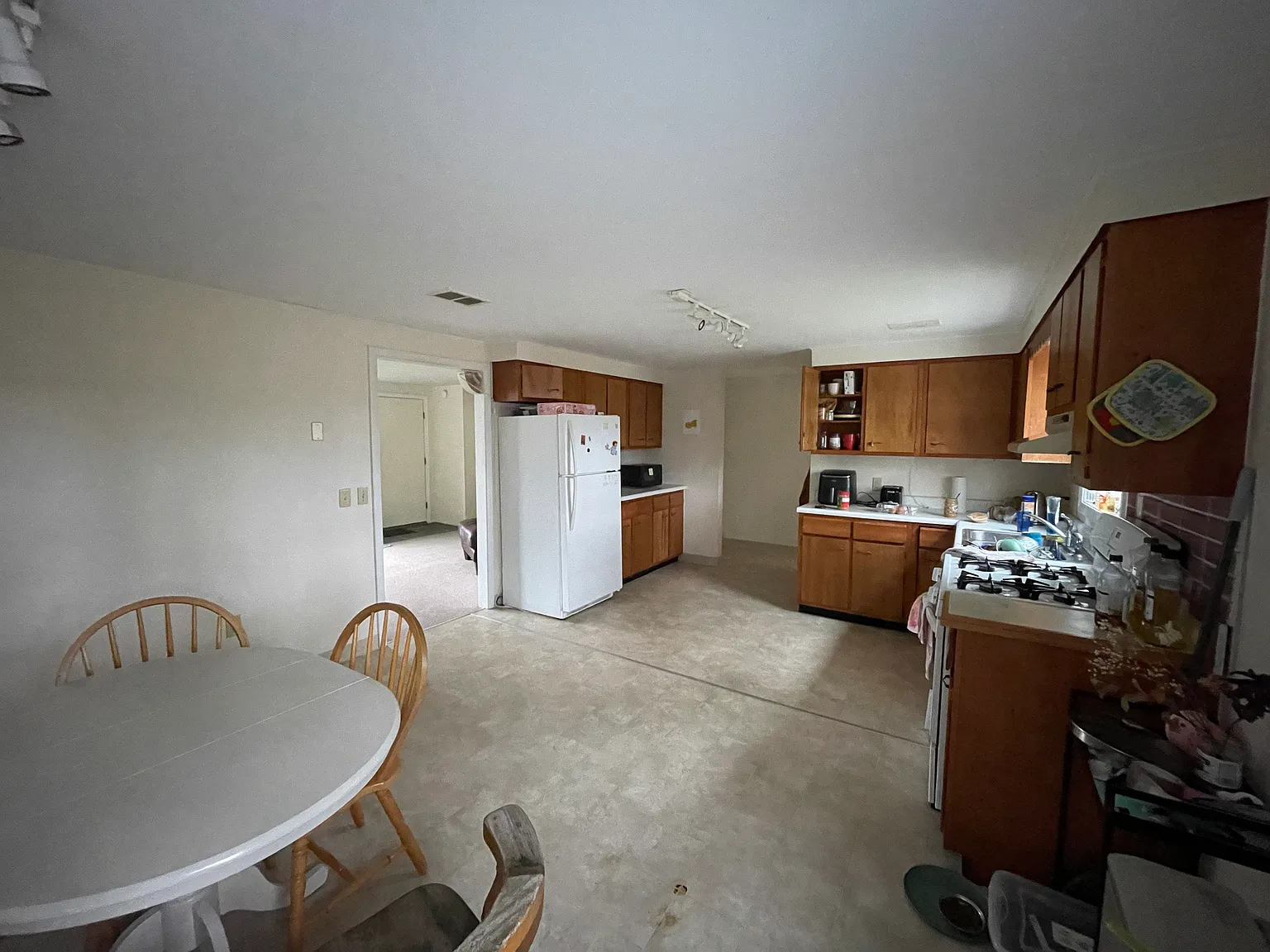 3 bed, 1.5 bath, 1250 sqft, $2,425 — Photo 3