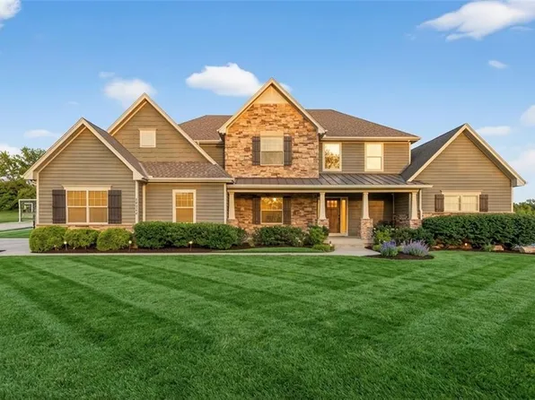 10509 N Hedges Ave, Kansas City, MO 64157