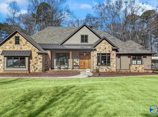 1316 Lakeshore St, Guntersville, AL 35976