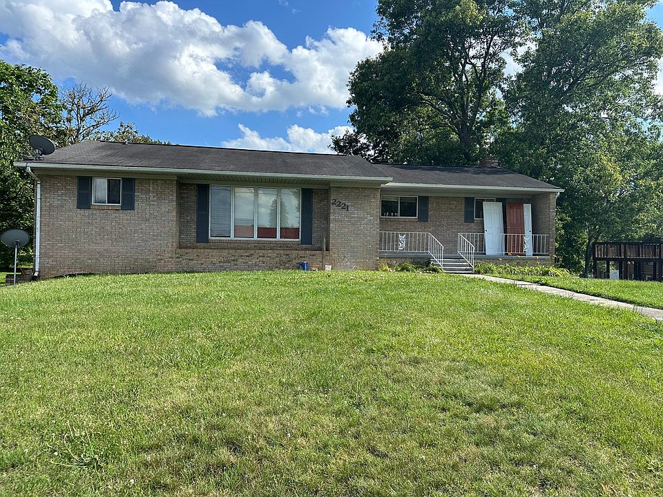 1st image of 2221 Warren Dr