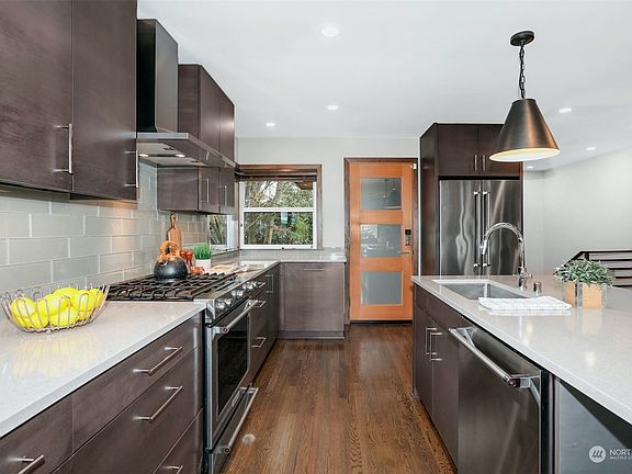 One more view of the kitchen facing the back door.>