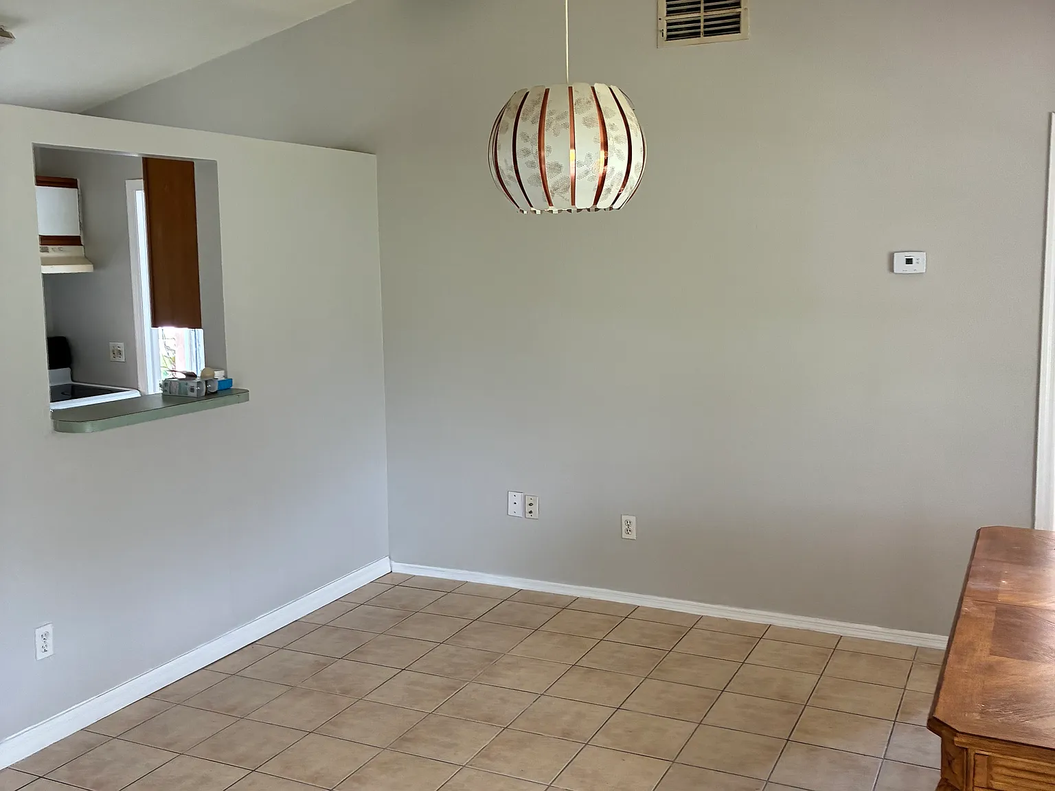 3 bed, 1042 sqft, $1,600 — Photo 4